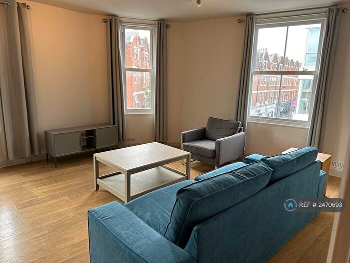 2 Bedroom Flat To Rent In Bedford Hill, London, SW12