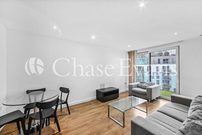 2 Bedroom Flat To Rent In Waterhouse Apartments, Saffron Central Square, Croydon, London, CR0