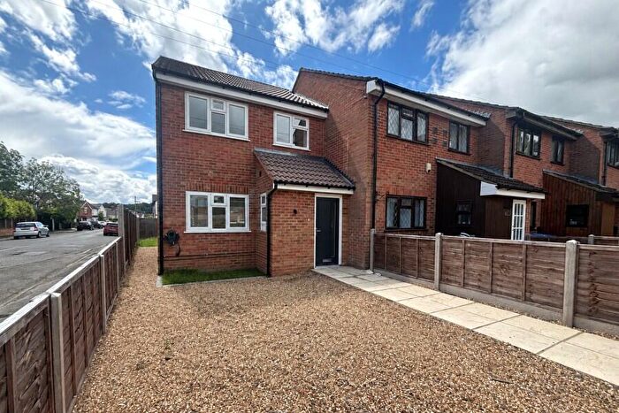 3 Bedroom End Of Terrace House To Rent In Addlestone, Surrey, KT15