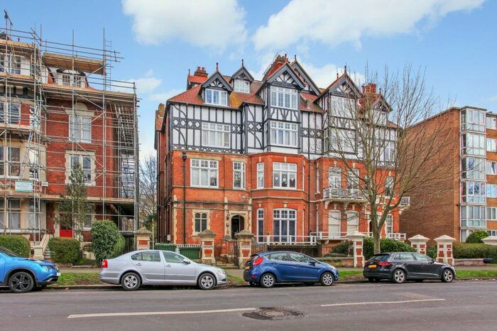 4 Bedroom Flat To Rent In Earls Avenue, Folkestone, Kent, CT20