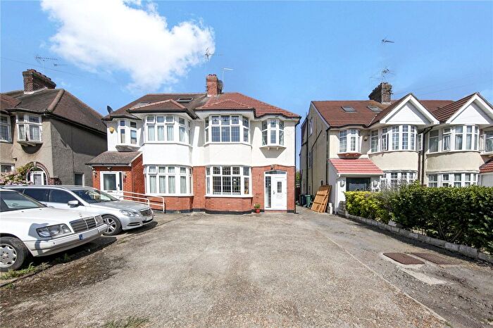 3 Bedroom Semi-Detached House For Sale In Hall Lane, London, NW4