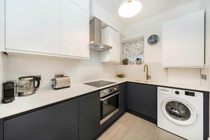 1 Bedroom Flat For Sale In Consort Road, Peckham, SE15