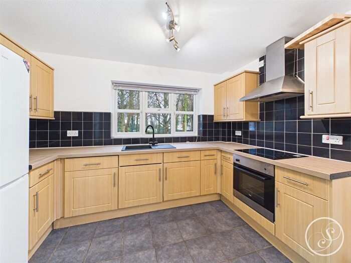 2 Bedroom Flat To Rent In Parkwood Court, Roundhay, Leeds, LS8