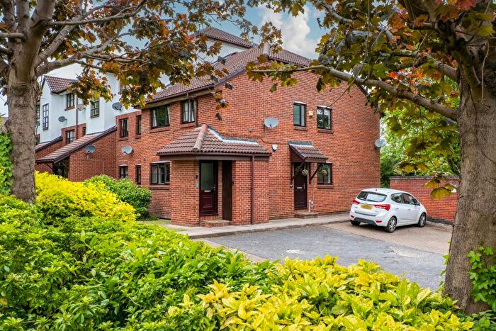 2 Bedroom Maisonette For Sale In Saxon Park, Greenhithe, DA9