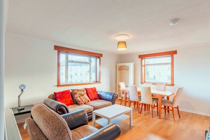 2 Bedroom Flat To Rent In L &#; Claverhouse Drive, Edinburgh, EH16