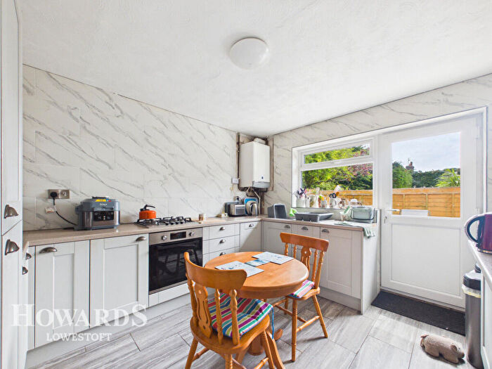 4 Bedroom Detached Bungalow For Sale In Alandale Drive, Kessingland, NR33