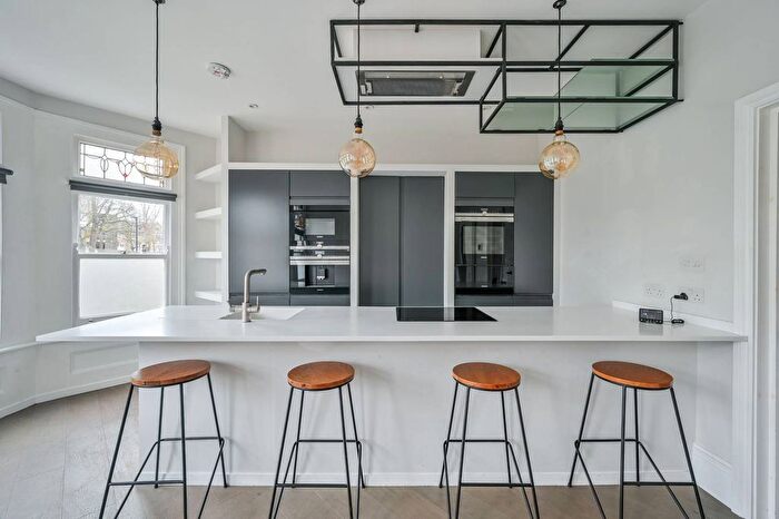 2 Bedroom Flat To Rent In Wickham Gardens, Brockley, London, SE4