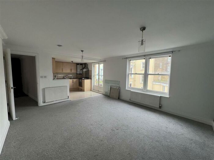 2 Bedroom Flat For Sale In D'Este Road, Ramsgate, CT11