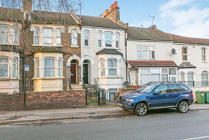 2 Bedroom Flat For Sale In Barking Road, Plaistow, E13