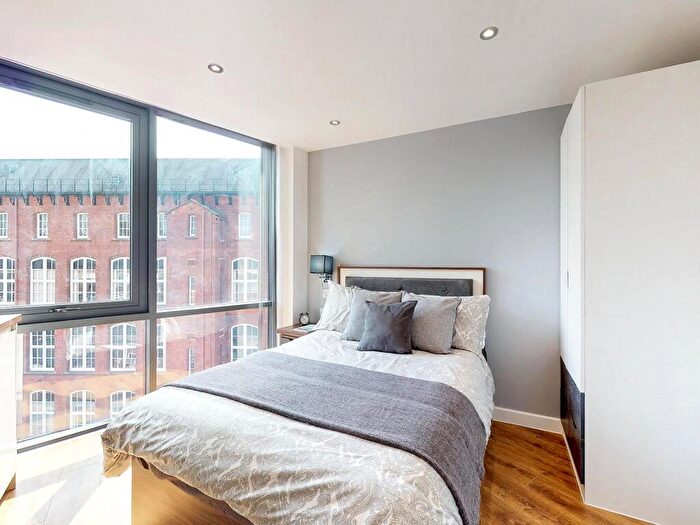 Apartment To Rent In Apt, Ribbon Residence #, LS3