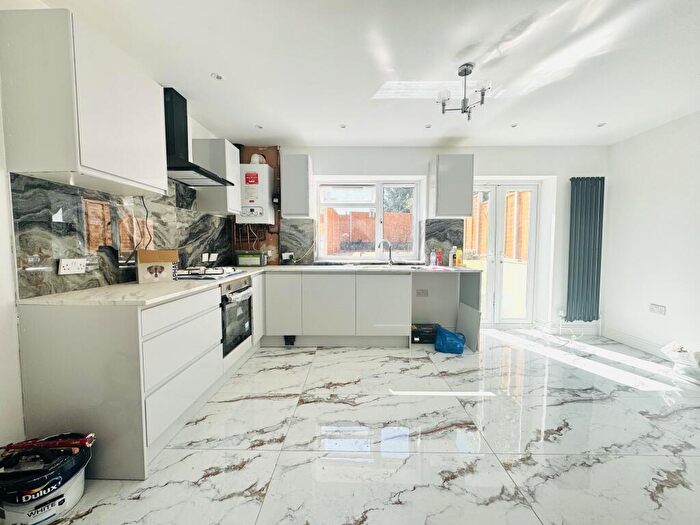 3 Bedroom House To Rent In Kathleen Drive, Kettering, NN16