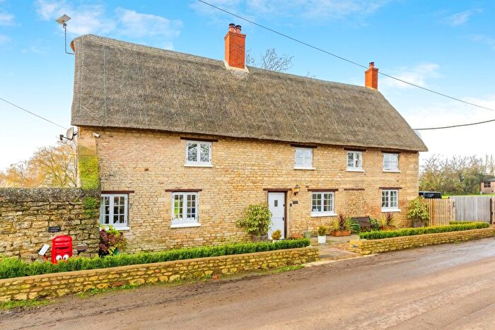 4 Bedroom Cottage For Sale In Sudborough Road, Slipton, Kettering, NN14