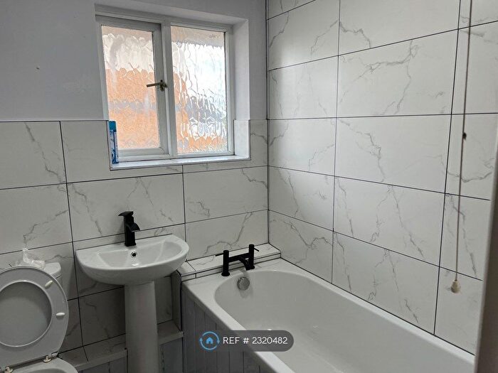 2 Bedroom Flat To Rent In The Moorings, Oldbury, B66