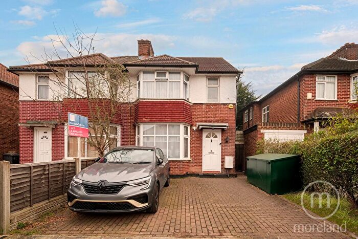 2 Bedroom Apartment To Rent In Pennine Drive, Golders Green Estate, NW2