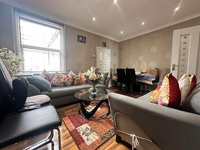 3 Bedroom Property To Rent In Townsend Road, Southall, UB1