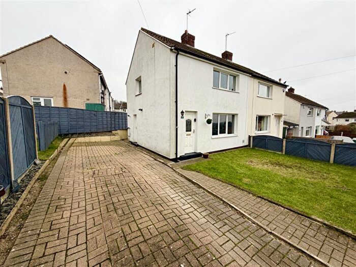 2 Bedroom Semi Detached House For Sale In The Green, Kippax, Leeds, LS25