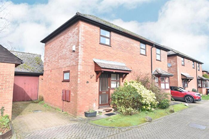 4 Bedroom Detached House For Sale In Lovent Drive, Leighton Buzzard, LU7