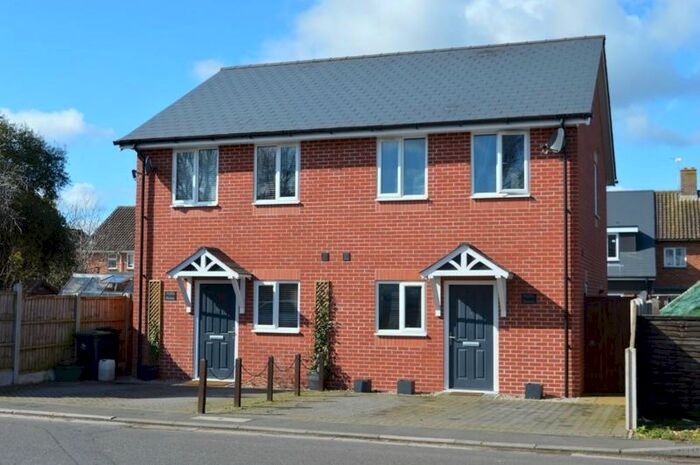 3 Bedroom Semi-Detached House To Rent In Brook Road, Wimborne, BH21