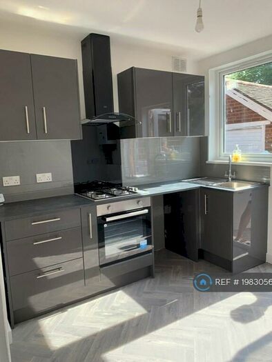 3 Bedroom Semi-Detached House To Rent In Lullington Garth, London, N12