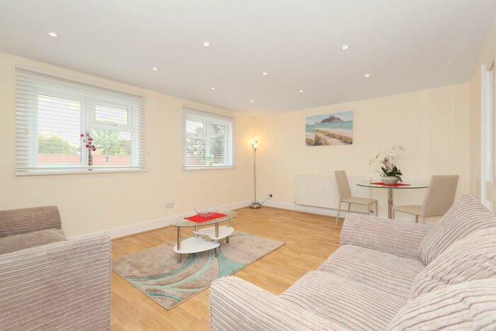 1 Bedroom Flat To Rent In High Road, Seven Sisters, N15
