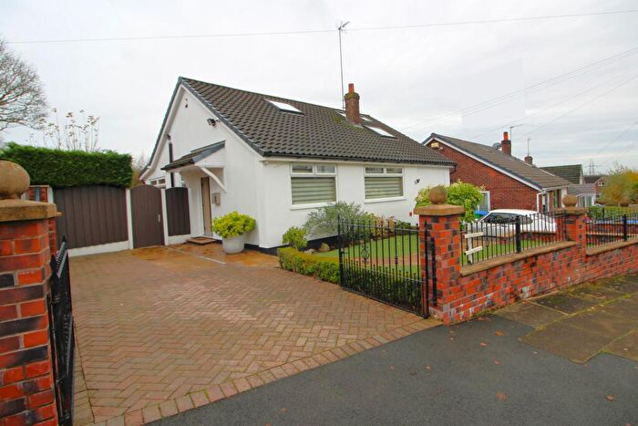 5 Bedroom Detached House To Rent In Links View, Rochdale, OL11
