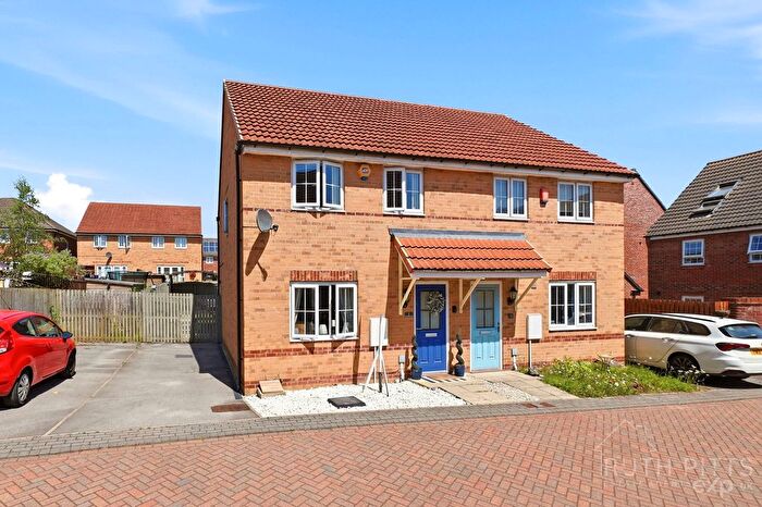 3 Bedroom Semi Detached House For Sale In Sorrel Court, Pontefract, WF8