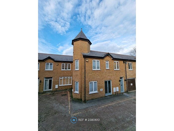 4 Bedroom Semi-Detached House To Rent In Broadway Court, London, SW19