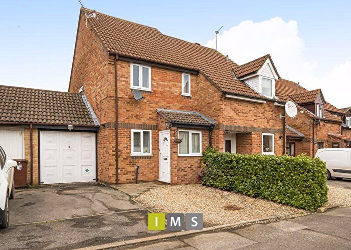 2 Bedroom Terraced House To Rent In Overstrand Close, Bicester, OX26