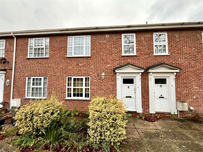 3 Bedroom House For Sale In Applegarth Court, Wymondham, NR18