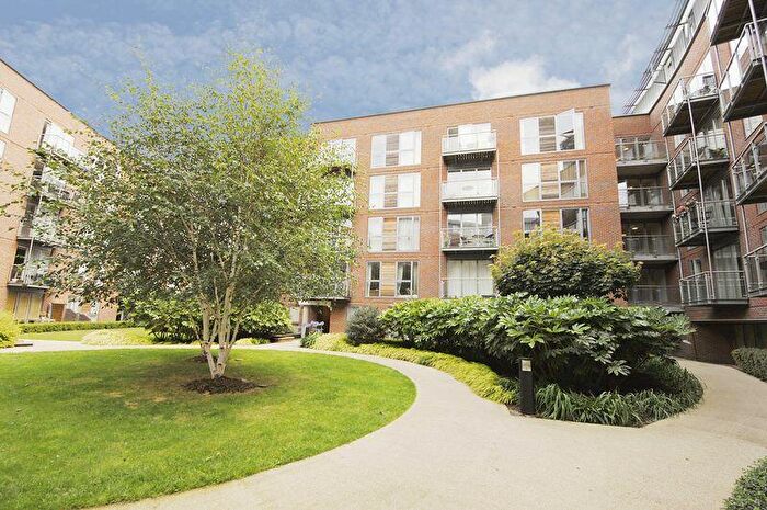 1 Bedroom Flat To Rent In The Heart, Walton-on-Thames, KT12