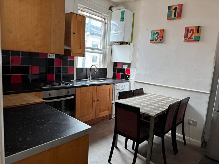 3 Bedroom Flat To Rent In Chaplin Road, London, NW2