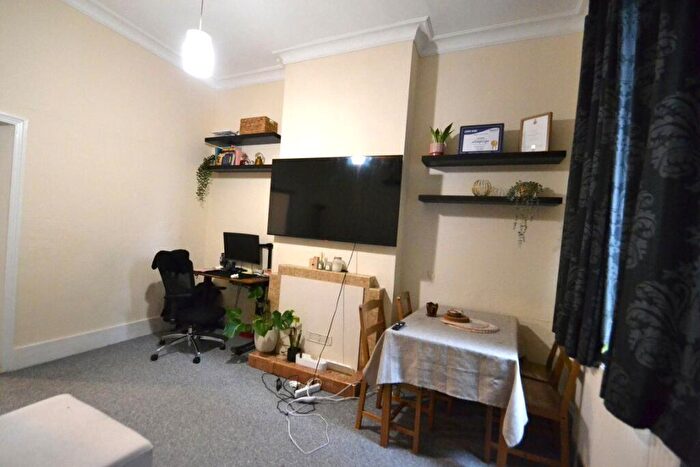 1 Bedroom Flat To Rent In Neasden Lane North, London, Neasden, NW10