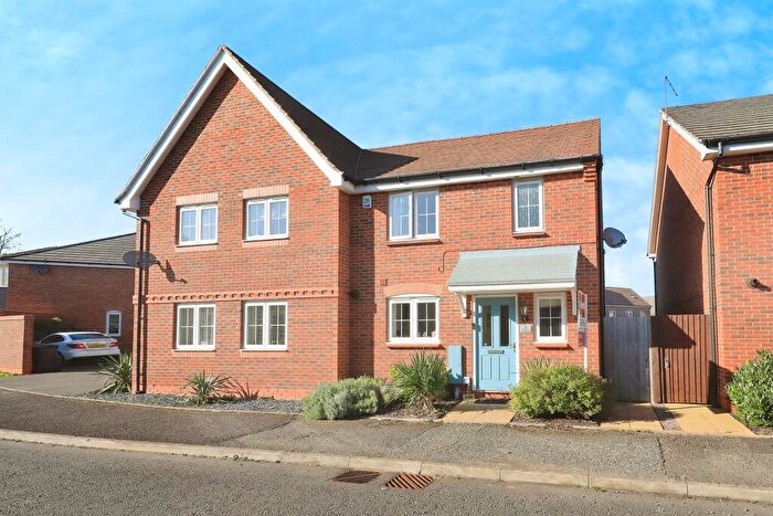 3 Bedroom Semi-Detached House For Sale In Crosbie Grove, Kidderminster, DY11