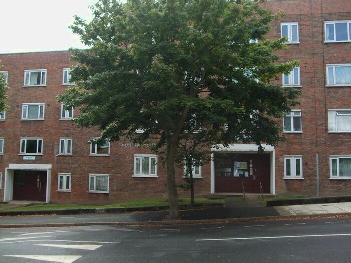 3 Bedroom Flat To Rent In Wood Farrs, London, SE5