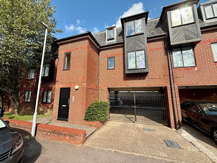 1 Bedroom Apartment For Sale In Albany Court, Dallow Road Area, Luton, Bedfordshire, LU1