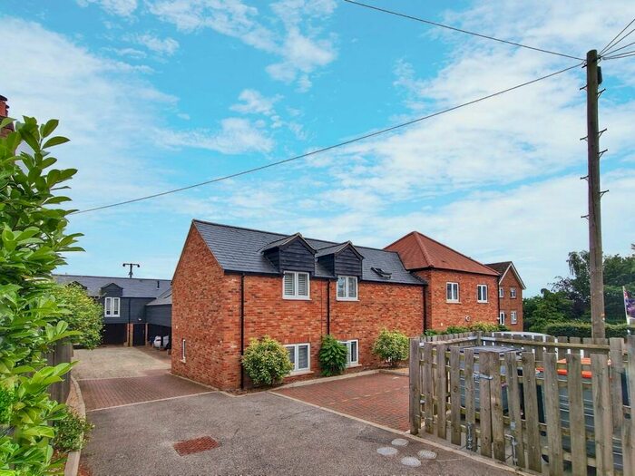1 Bedroom Apartment For Sale In Cherry Mews, Maulden, Bedfordshire, MK45