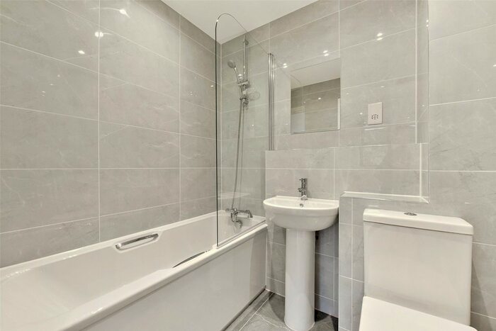 2 Bedroom Flat To Rent In Desborough Street, High Wycombe, Buckinghamshire, HP11