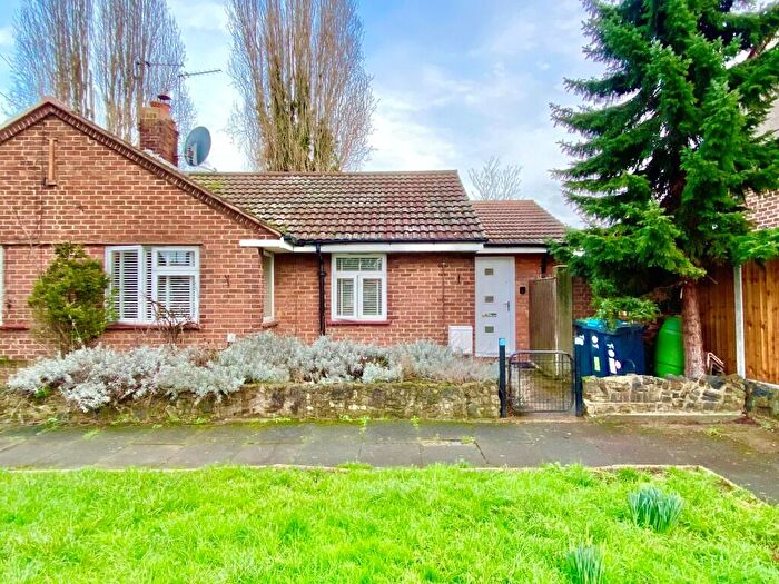 2 Bedroom Semi-Detached Bungalow For Sale In Dartford Avenue, Edmonton, N9