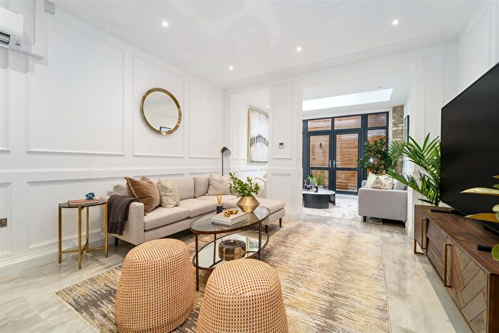 4 Bedroom Semi-Detached House To Rent In Richmond Road, London, W5