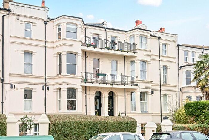 1 Bedroom Flat To Rent In Rosendale Road, West Dulwich, London, SE21
