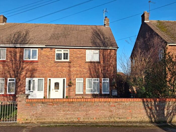 3 Bedroom Semi Detached House For Sale In West Street, Dunstable, LU6