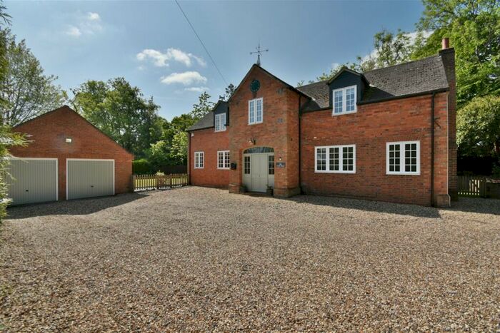 3 Bedroom Detached House For Sale In Andover Road, Highclere, Newbury, RG20