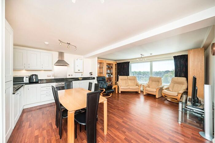 2 Bedroom Flat For Sale In Elm Grove, Wimbledon, SW19