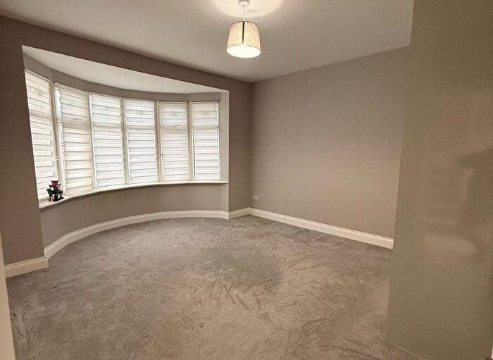 4 Bedroom Semi Detached House To Rent In Avenue Road, Harold Wood, Romford, RM3