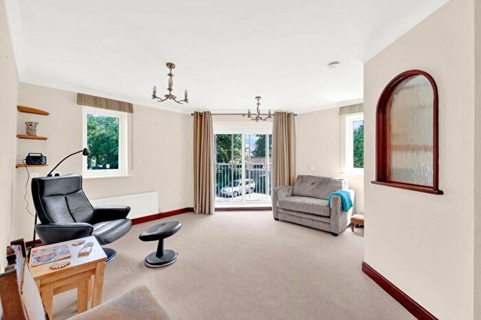2 Bedroom Flat For Sale In Cavell Drive, Ingleborough Cavell Drive, EN2
