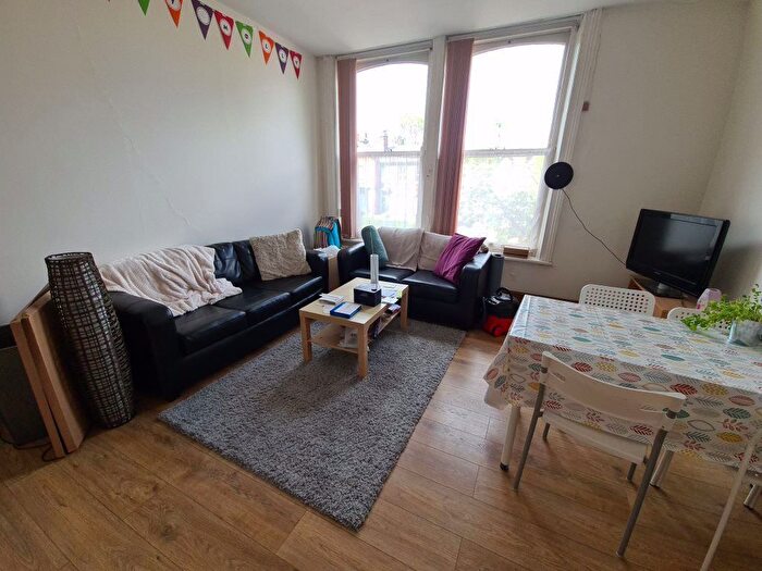3 Bedroom Semi-Detached House To Rent In Hyde Terrace, Leeds, LS2