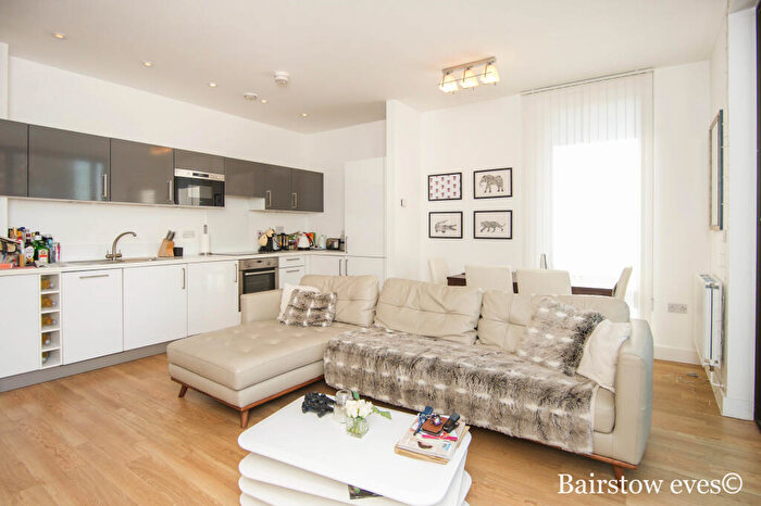 2 Bedroom Apartment To Rent In Truman Walk, Bromley-By-Bow, E3