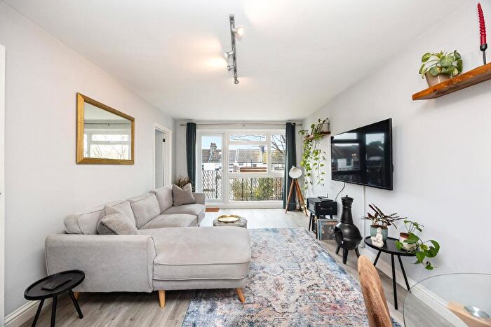 2 Bedroom Apartment For Sale In Lyndhurst Court, Lyndhurst Road, Hove, BN3