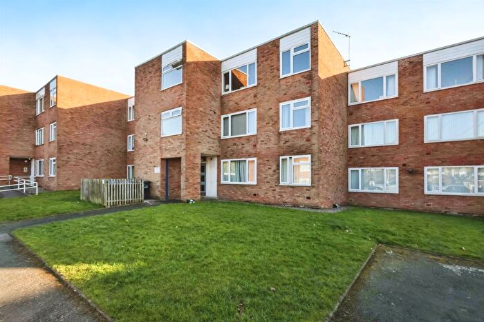 2 Bedroom Flat To Rent In Binswood Road, Halesowen, B62