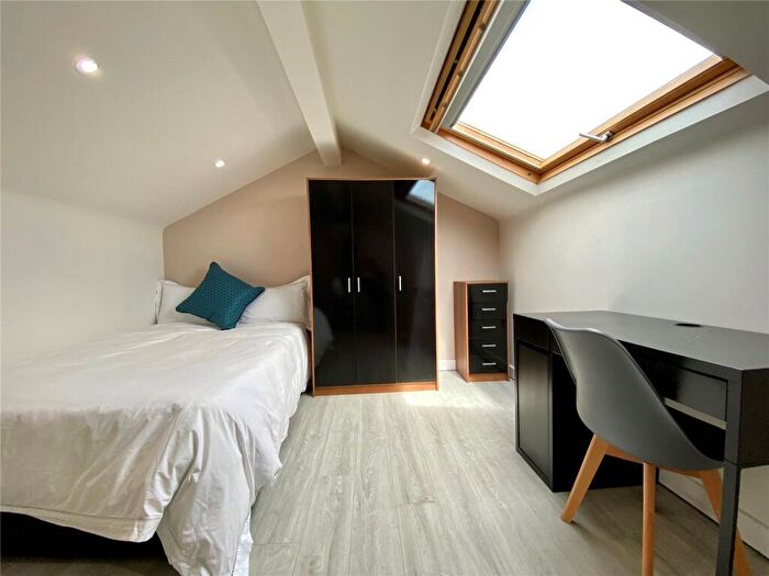 3 Bedroom Terraced House To Rent In Victoria Street, Huddersfield, HD5
